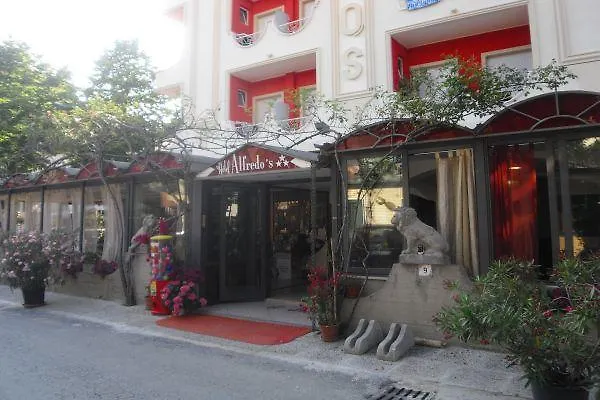 Alfredo's 3*
