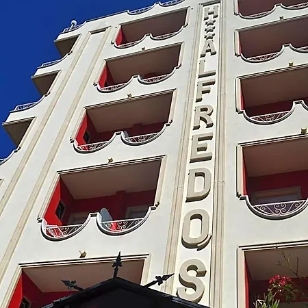 Alfredo's 3*