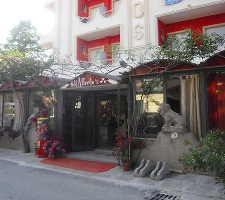 Alfredo's 3*